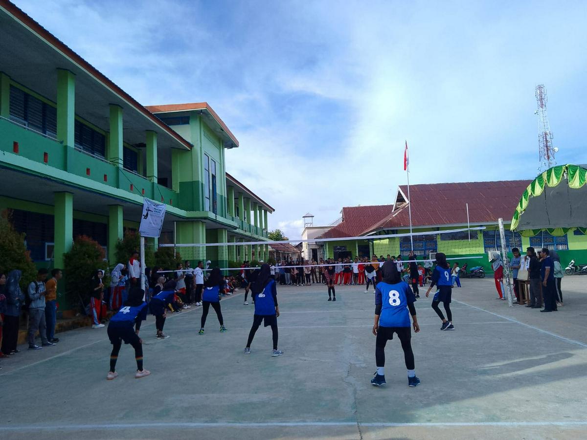 Friendly Match SMK Negeri 2 Buton dan SMA Negeri 1 Pasarwajo