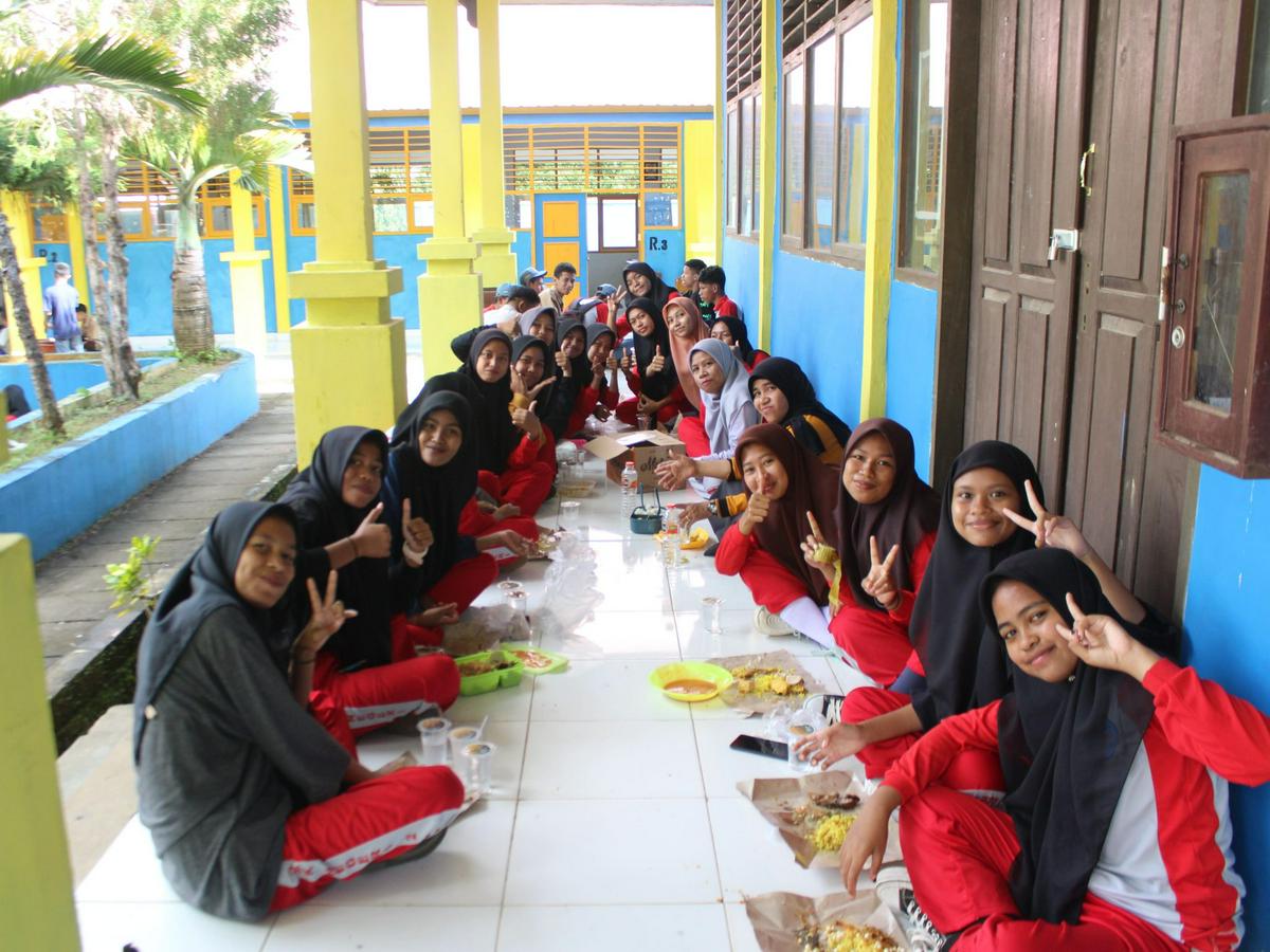 Jum'at Ceria dalam Ibadah Bersama SMKN 2 Buton
