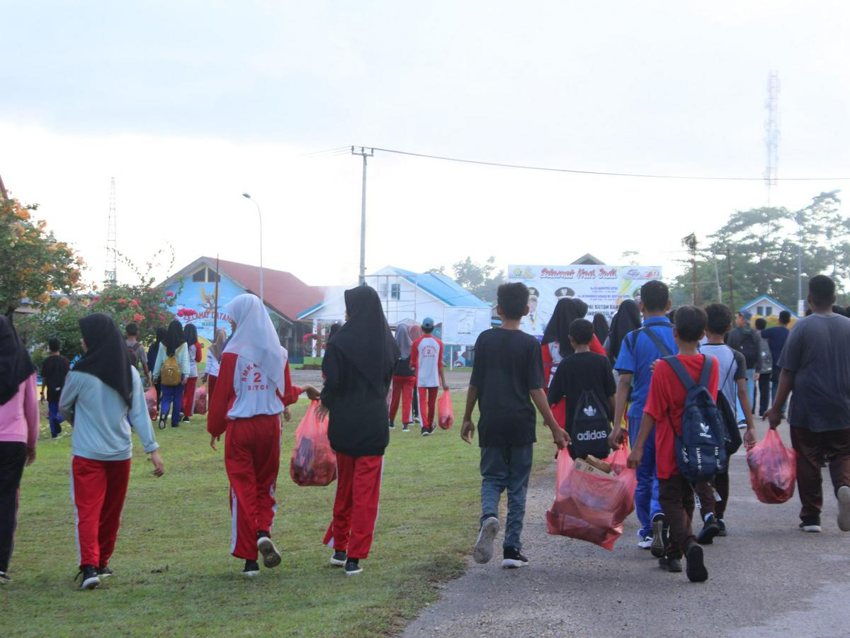 Jum'at Ceria dalam Ibadah Bersama SMKN 2 Buton