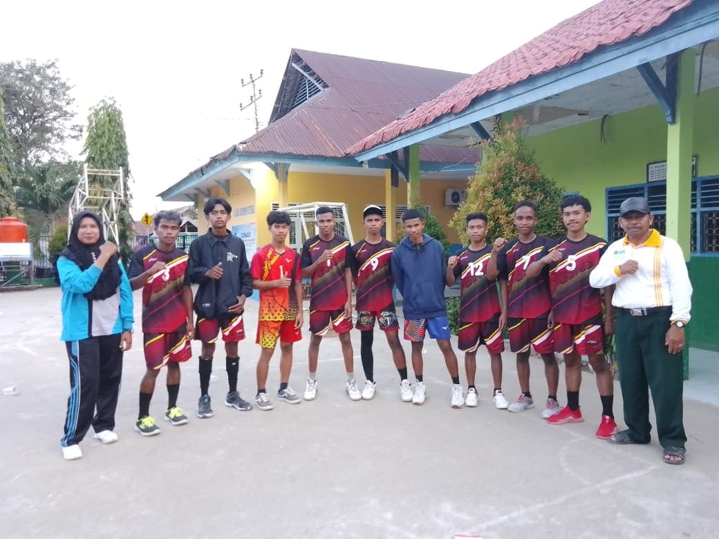 Friendly Match SMK Negeri 2 Buton dan SMA Negeri 1 Pasarwajo