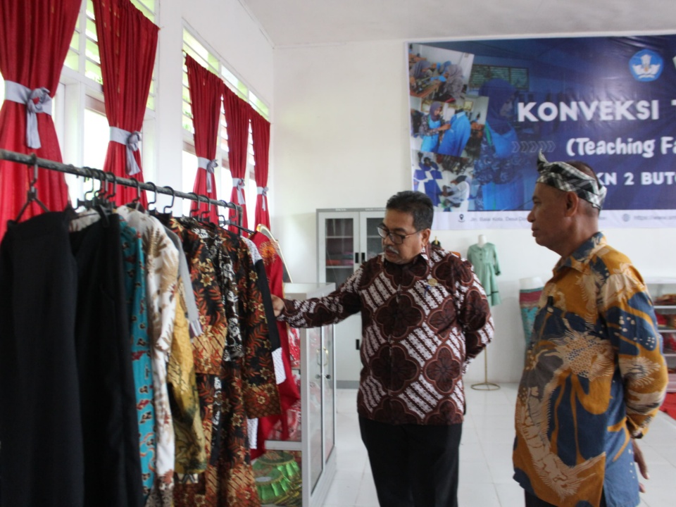 SMK Negeri 2 Buton Luncurkan Program Teaching Factory Tata Busana