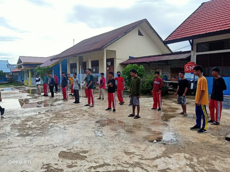 SMK Negeri 2 Buton Gelar Sesi Latihan Tari Kolosal Jelang Pelaksanaan Porprov Sultra 2022