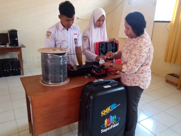 Kegiatan Praktek Siswa SMKN 2 Pasarwajo Jurusan TKJ