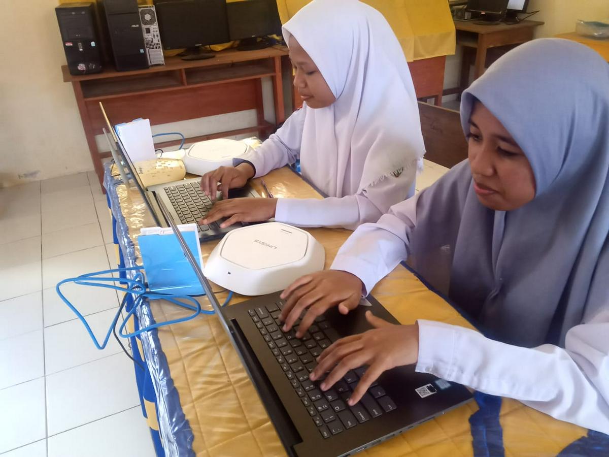 Kegiatan Praktek Siswa SMKN 2 Pasarwajo Jurusan TKJ