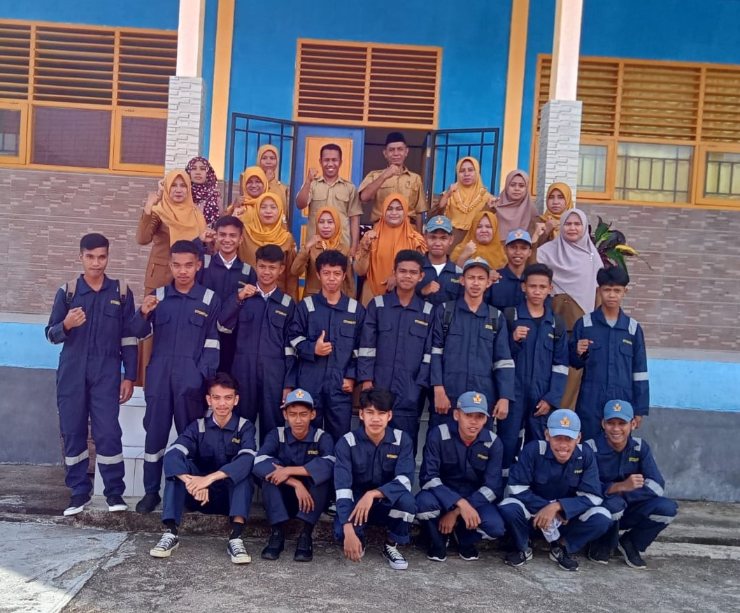 SMKN 2 Pasarwajo Lepas Siswa PSG