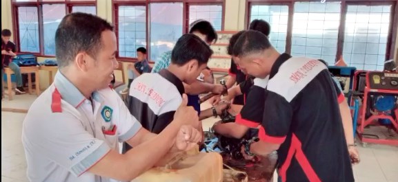 Kegiatan Praktek Siswa SMKN 2 Pasarwajo Jurusan TKR Otomotif