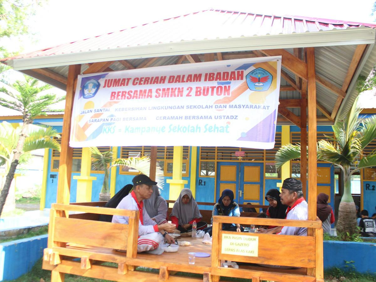 Jum'at Ceria dalam Ibadah Bersama SMKN 2 Buton