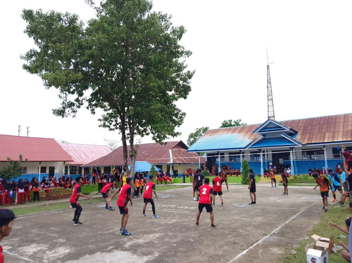 Eratkan Persaudaraan, SMK Negeri 2 Buton dan SMA Negeri 2 Pasarwajo Gelar Pertandingan Persahabatan
