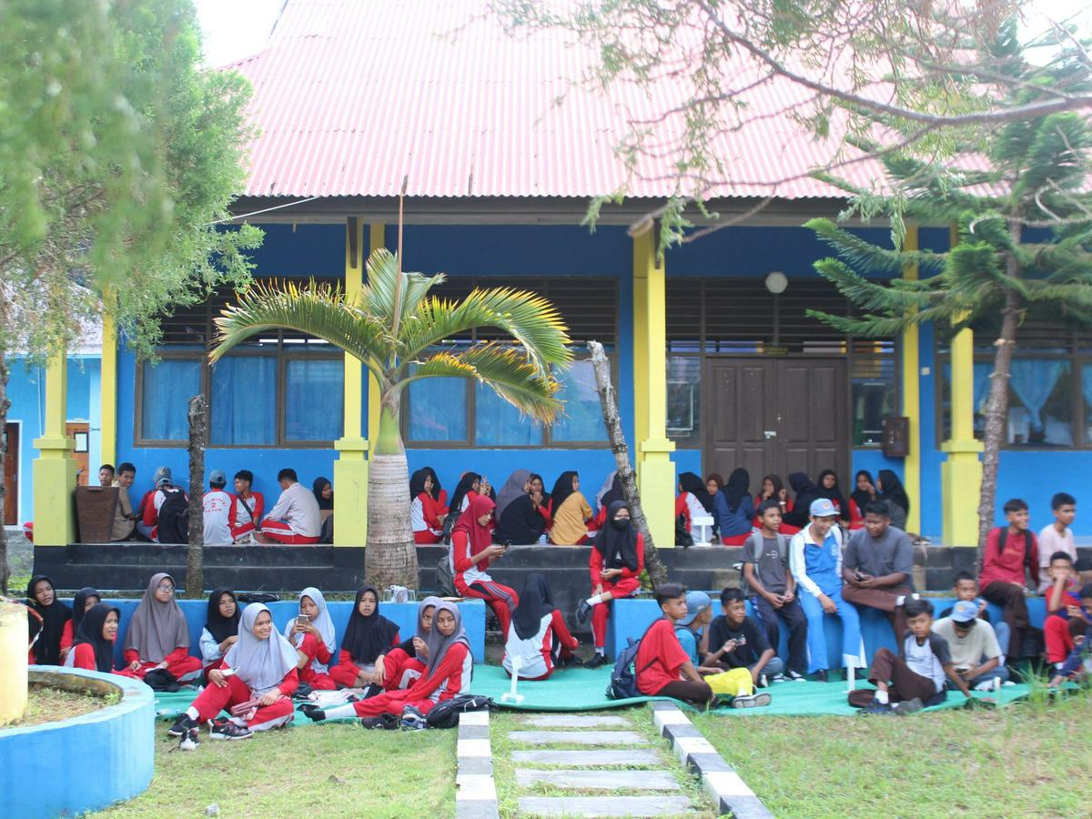 Jum'at Ceria dalam Ibadah Bersama SMKN 2 Buton