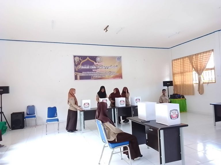 Belajar Berdemokrasi, SMK Negeri 2 Buton Laksanakan Pemilihan Ketua OSIS