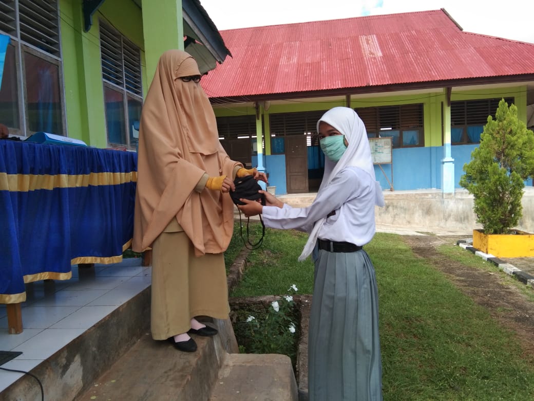 Dinas Pendidikan dan Kebudayaan Sultra Bagikan Masker Gratis