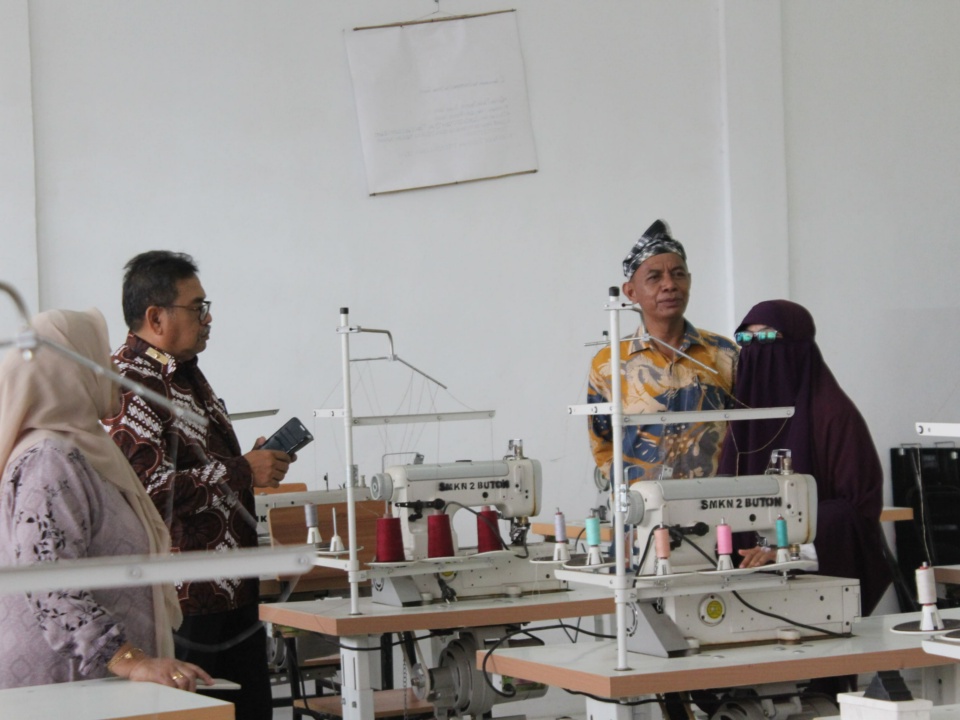 SMK Negeri 2 Buton Luncurkan Program Teaching Factory Tata Busana