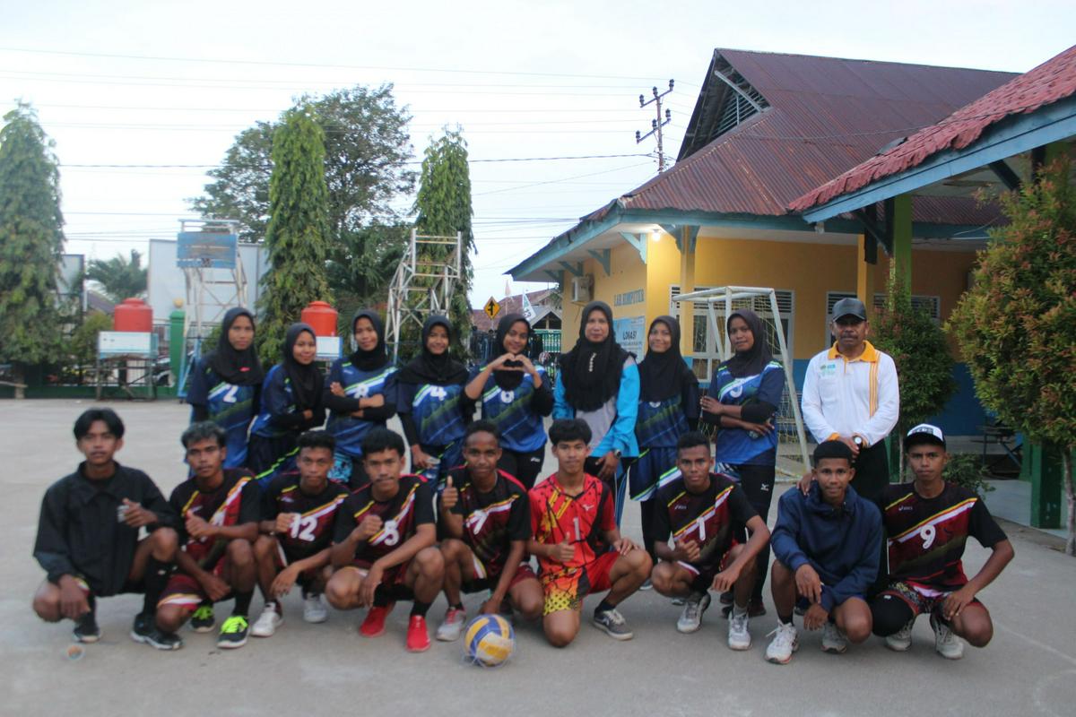 Friendly Match SMK Negeri 2 Buton dan SMA Negeri 1 Pasarwajo