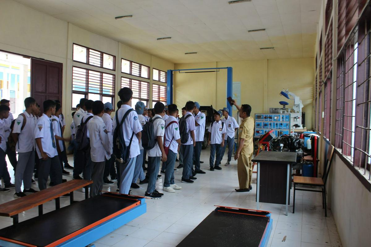 Pengenalan Lingkungan Sekolah (PLS) SMK Negeri 2 Buton Tapel 2023/2024